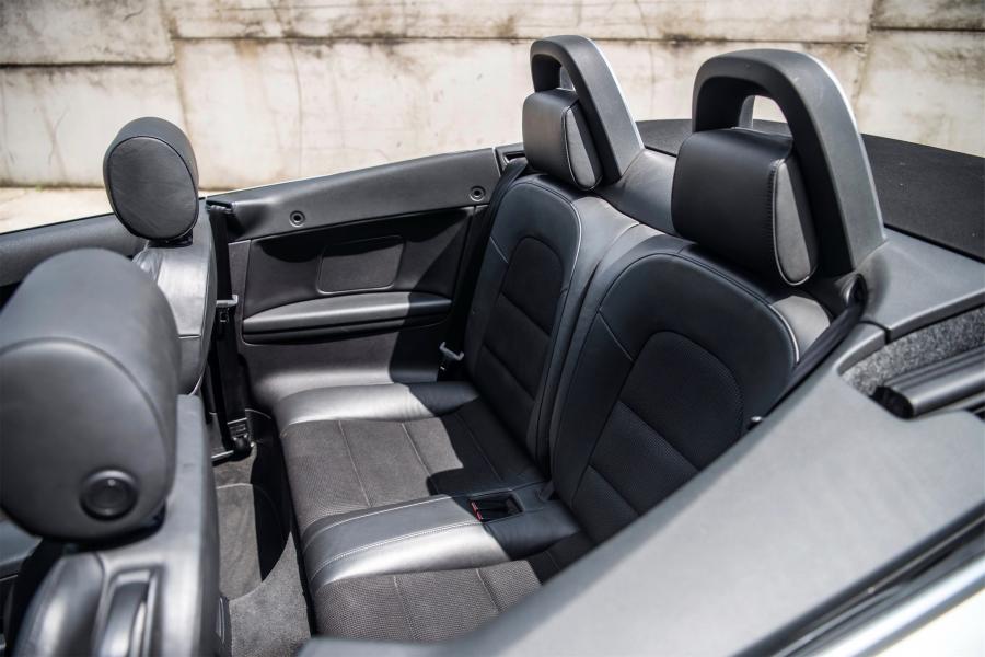 Интерьер Audi A3 2.0 TDI S-Line Cabriolet (8PA) 2008 года  (фото 12 из 13)